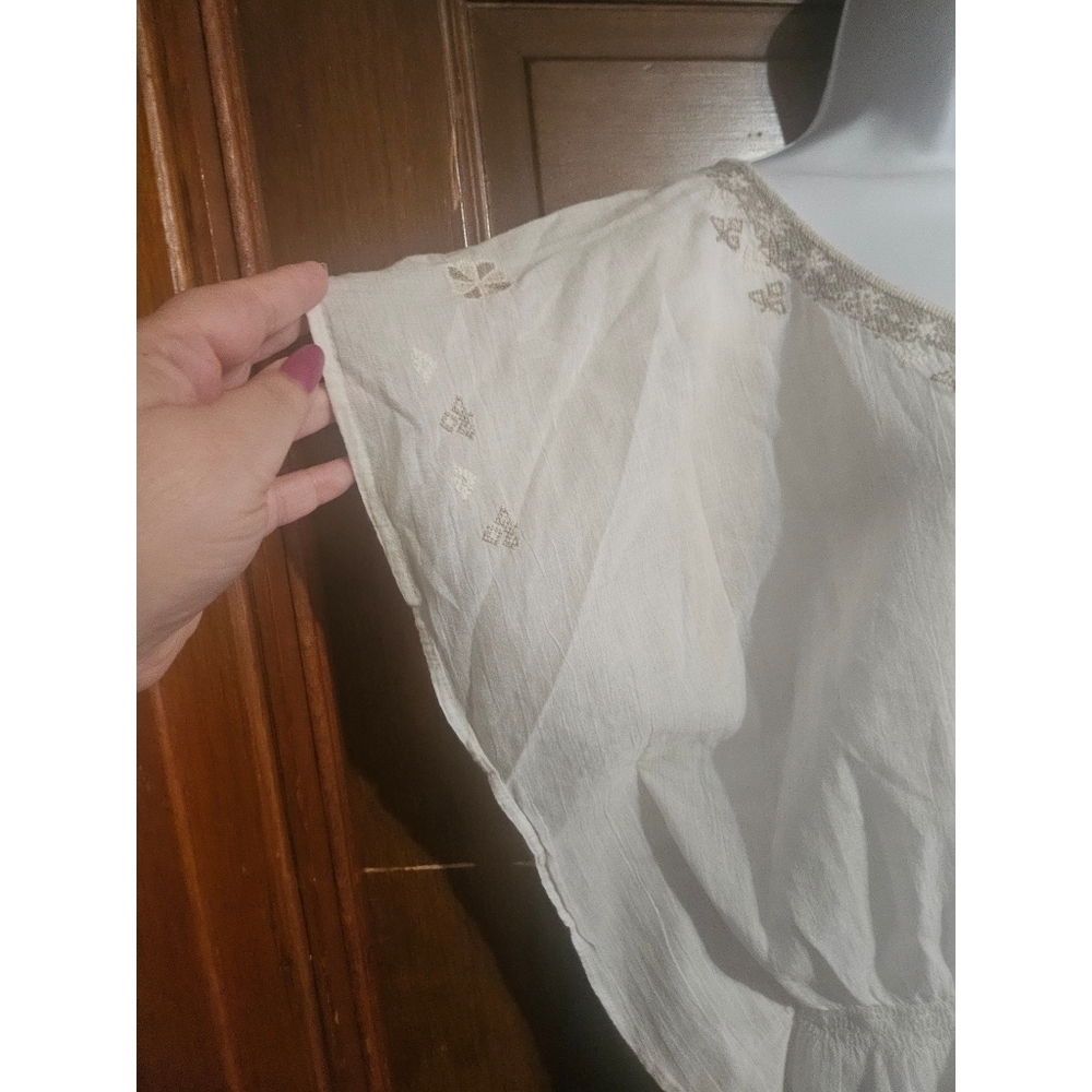 American Eagle Outfitters Embroidered White Women's Batwing Sleeve Top - Picture 6 of 10